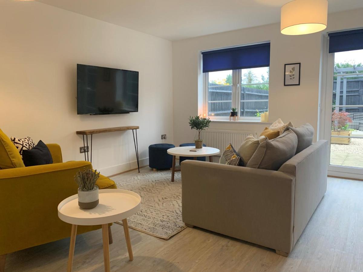 Stylish & Spacious 3 Bed House With 2 Free Car Parking Spaces Villa Appledram Exterior foto