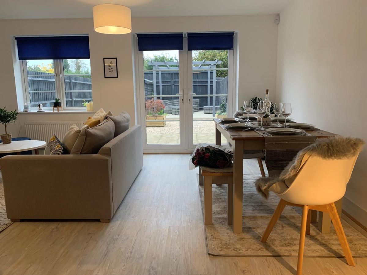 Stylish & Spacious 3 Bed House With 2 Free Car Parking Spaces Villa Appledram Exterior foto