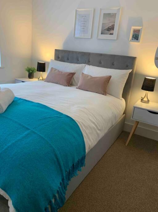 Stylish & Spacious 3 Bed House With 2 Free Car Parking Spaces Villa Appledram Exterior foto