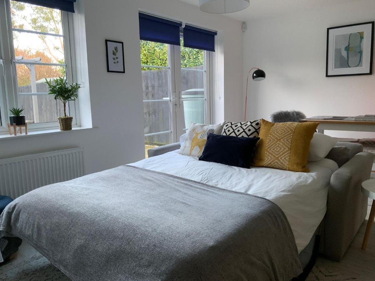 Stylish & Spacious 3 Bed House With 2 Free Car Parking Spaces Villa Appledram Exterior foto