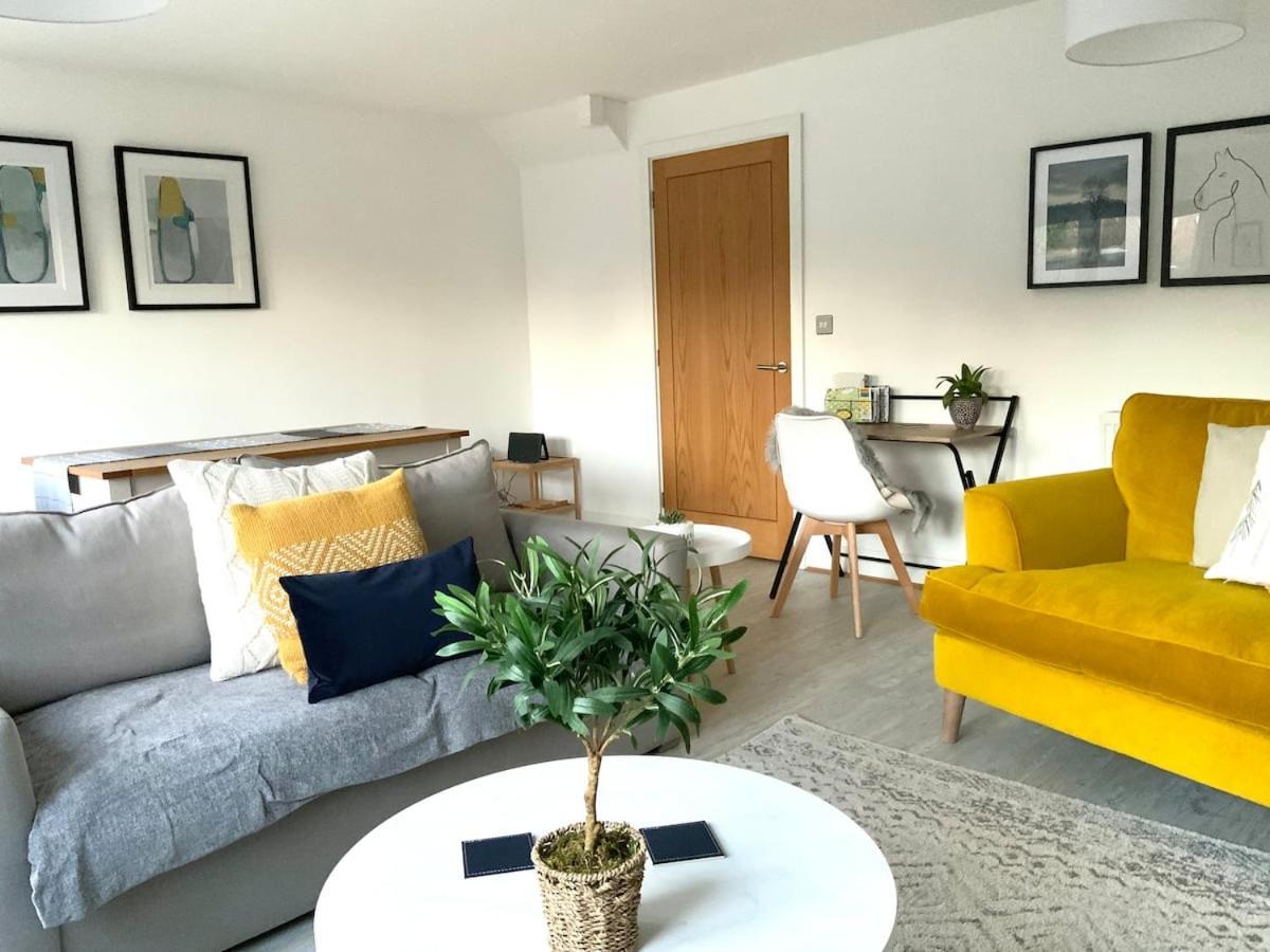 Stylish & Spacious 3 Bed House With 2 Free Car Parking Spaces Villa Appledram Exterior foto